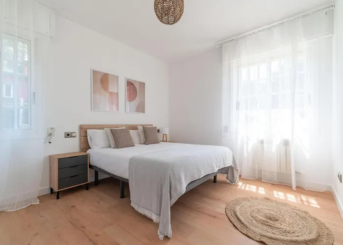 Cies Con Piscina Villa *