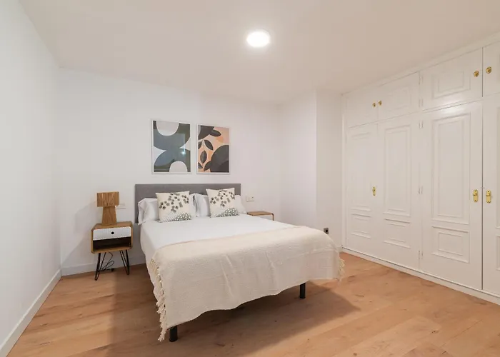 Cies Con Piscina Villa *