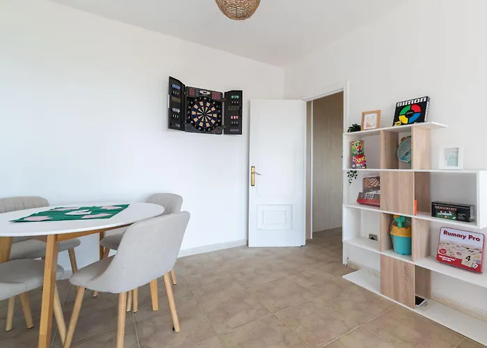 Cies Con Piscina Villa