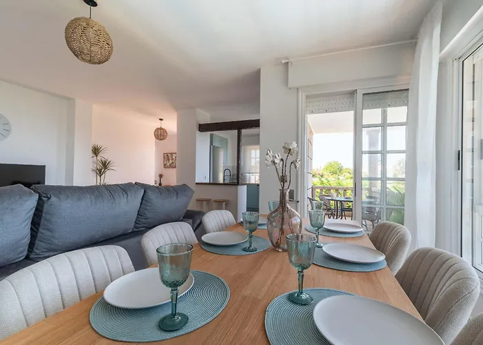 Cies Con Piscina Villa