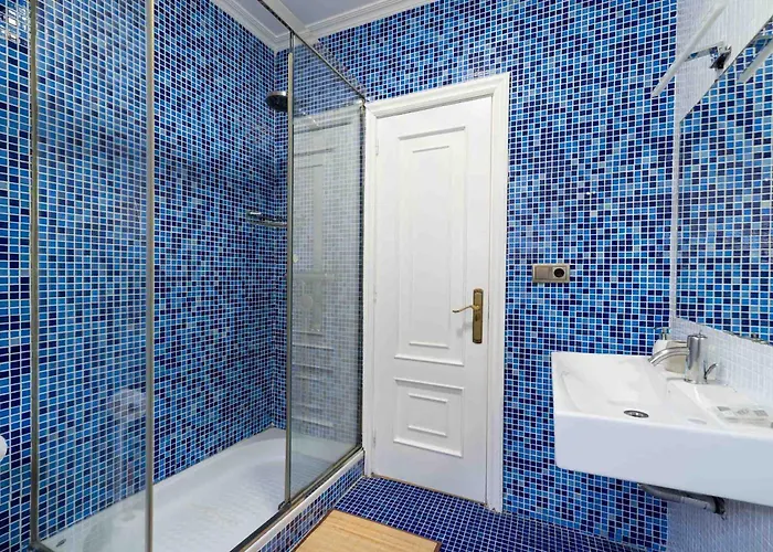 Cies Con Piscina Villa